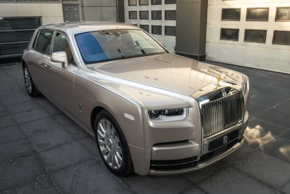 Rolls Royce Phantom Bespoke Gold Badge EWB